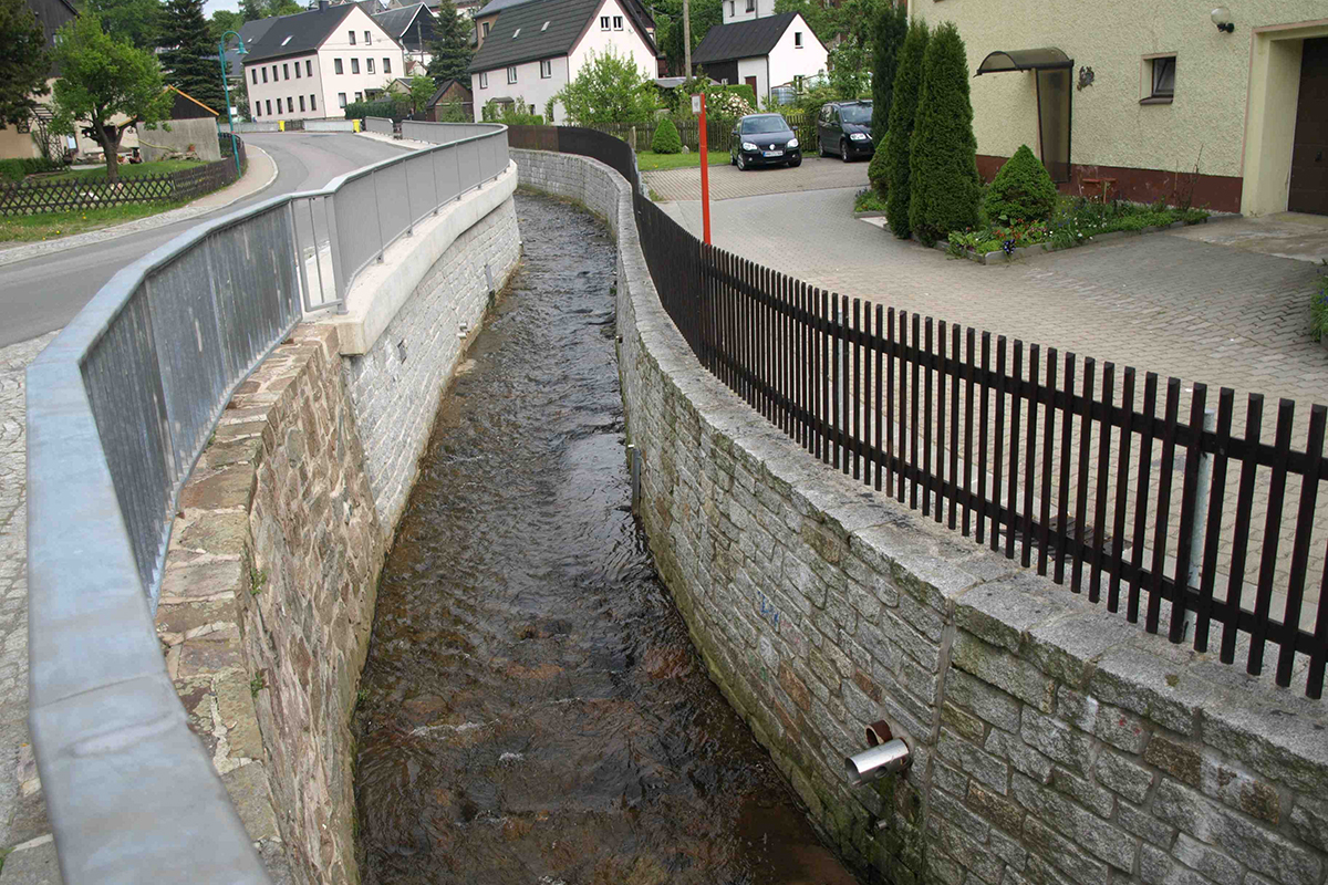 Stützmauersanierung in Jöhstadt Ortsteil Steinbach.